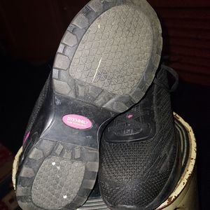 Steel toe tennis shoes